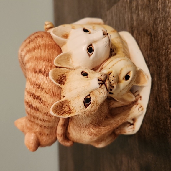 Harmony Kingdom "Rather Large Friends" trinket box - Picture 10 of 10